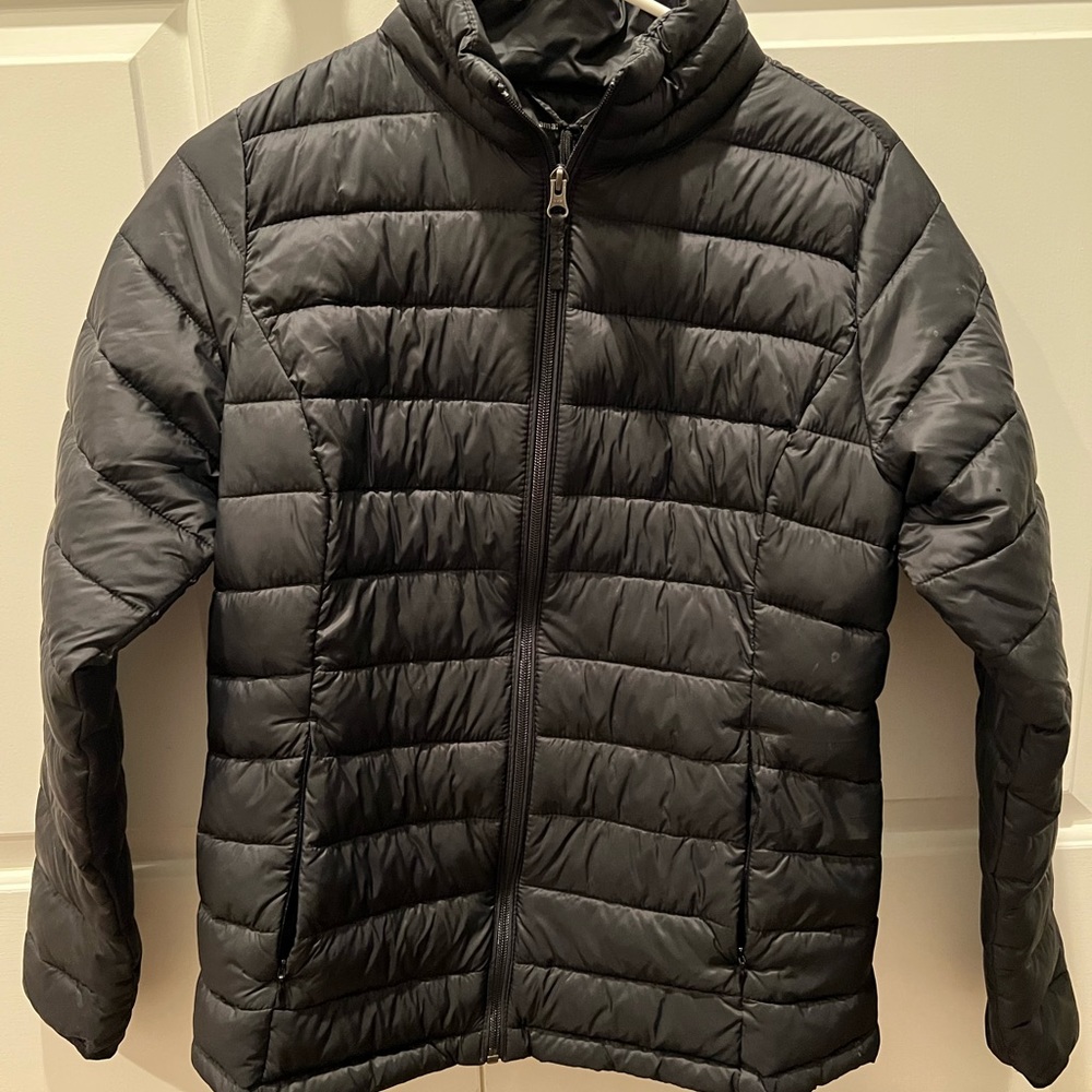 Men’s black puffer jacket. Size medium.